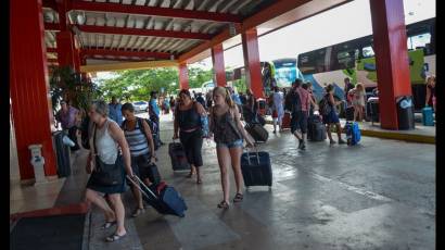 Turistas arribando a la isla.jpg