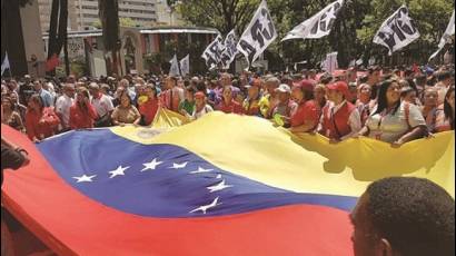 Los venezolanos marcharon ayer en apoyo al presidente Maduro