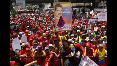 Pueblo venezolano marcha en apoyo a Maduro