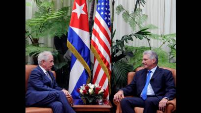 Díaz Canel Bermudez junto a Robert Corker senador repúblicano de tennessee