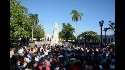 La juventud renueva el compromiso con sus héroes