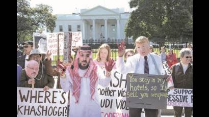 Manifestantes frente a la Casa Blanca