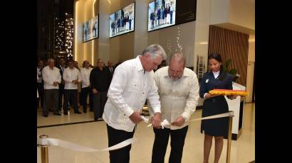 La inauguración del hotel Packard contó con la presencia del presidente Díaz-Canel