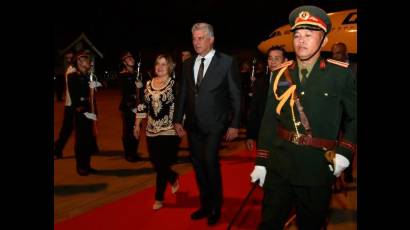 Llegada a Laos del Presidente cubano
