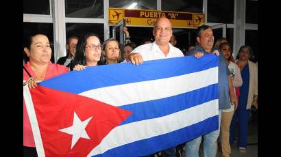 Colaboradores cubanos en Brasil regresan a Cuba