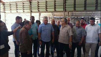 Recorre Díaz-Canel unidad de materiales de la construcción en La Habana