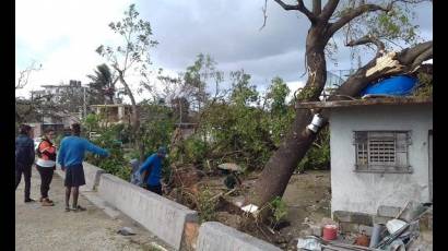 Tornado atraviesa Regla y deja daños humanos y materiales (7)