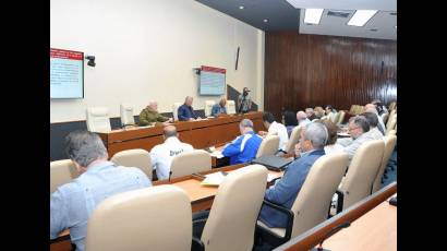 Aboga Díaz-Canel por fortalecer la industria ligera cubana