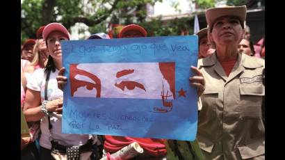 Mujeres bolivarianas en pie de lucha