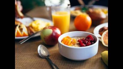 Estudio sugiere que desayunar puede no ser una buena estrategia para perder peso