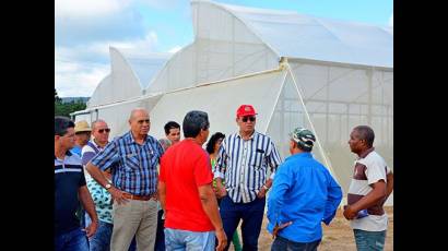 Gustavo Rodríguez Rollero, ministro de la Agricultura, visita a central provincia cubana de Sancti Spíritus