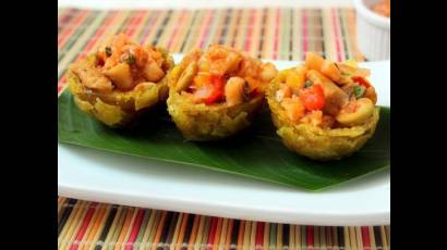 Tostones rellenos con bacalao