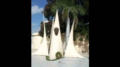 Busto del Apóstol en la Plaza Martiana