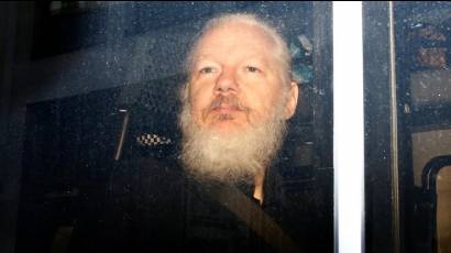 Julain Assange arrestado por autoridades británicas