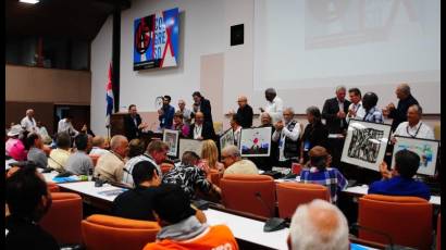 Durante la clausura fueron reconocidos miembros destacados de la Uneac.