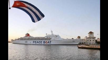 Peace Boat en la Bahía de La Habana
