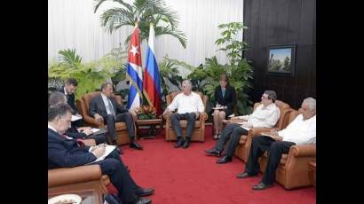 Reunión entre el Jefe de Estado cubano y el canciller ruso