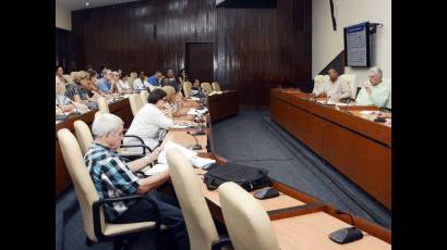 Díaz-Canel en chequeo de programas priorizados de Cuba