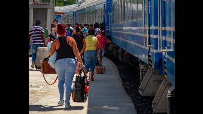 Nuevo servicio de trenes nacionales con coches chinos