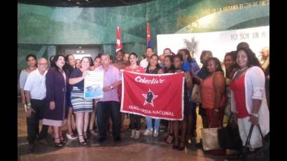 La División Comercial Lauros recibió la Bandera de Vanguardia Nacional