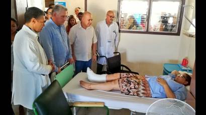 Visita el presidente cubano el Hospital Frank País
