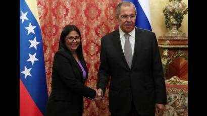 El ministro de Exteriores de Rusia, Serguéi Lavrov y la la vicepresidenta venezolana, Delcy Rodríguez