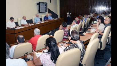 Miguel Díaz-Canel Bermúdez encabeza reunión de trabajo sobre el verano