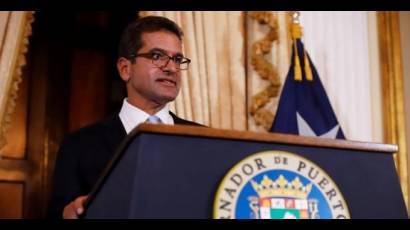 El abogado Pedro Pierluisi durante una rueda de prensa tras jurar su cargo como Gobernador de Puerto Rico.