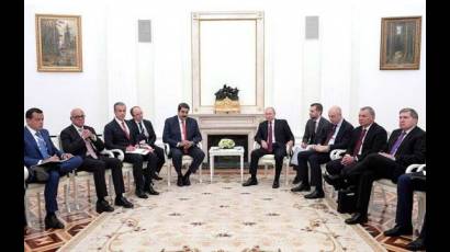 Se reúnen, en el Kremlin, Vladimir Putin y Nicolás Maduro