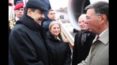 Presidente de Venezuela es recibido a su llegada a Rusia