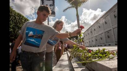 Homenaje a las víctimas de Barbados en la Necrópolis de Colón