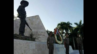 La Escuela Militar Camilo Cienfuegos, de Sancti Spíritus, protagonizan la guardia de honor en homenaje al Héroe de Yaguajay.
