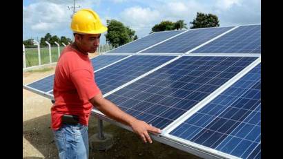 La tecnología solar fotovoltaica es una de las fuentes no contaminantes que Cuba desarrolla en estos momentos