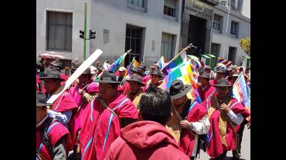 Las multitudinarias movilizaciones hacia La Paz se reproducen en Cochabamba, Sabada y Sucre.