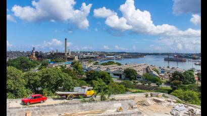 La vista panorámica es impresionante. Desde la Loma de Soto se aprecia toda la Bahía de La Habana.