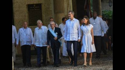 Eusebio Leal fue condecorado con la Gran Cruz de la Real y Distinguida Orden Española de Carlos III