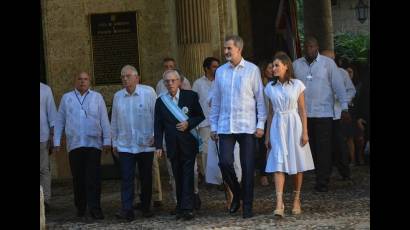 Eusebio Leal fue condecorado con la Gran Cruz de la Real y Distinguida Orden Española de Carlos III