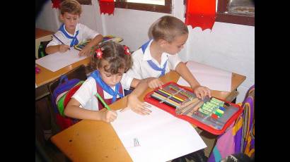 Niños en escuela primaria cubana