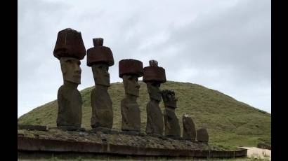 Investigadores examinaron el lugar de casi un centenar de monolitos al este de la isla