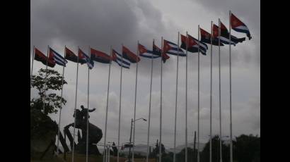 Homenaje a la enseña nacional, que tendrá como colofón la habitual Fiesta de la Bandera