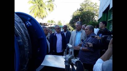 El mandatario cubano visitó la Empresa Metal Mecánica Varona, ubicada en el municipio San Miguel del Padrón