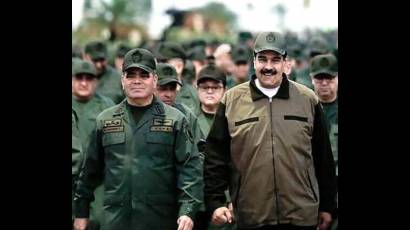 Nicolás Maduro y jefes de las Fuerzas Armadas