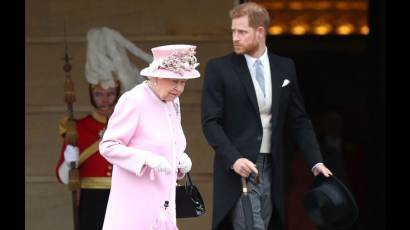 La Reina Isabel y el príncipe Harry