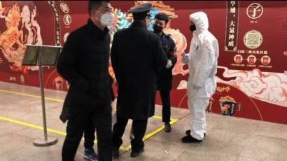 China envió a Wuhan al menos 450 miembros del personal médico militar, entre ellos profesionales con experiencia en la lucha contra enfermedades infecciosas.
