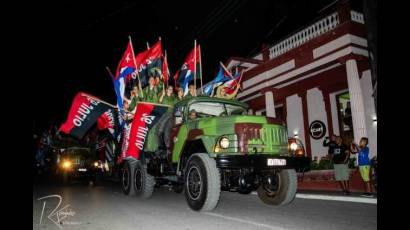 El pueblo se concentró para recibir a la Caravana de la Libertad y a Fidel, multiplicado en jóvenes comprometidos con la obra de la Revolución