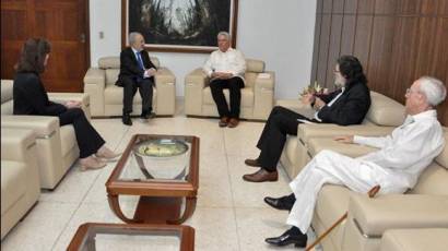 El Director de la RAE junto al Presidente cubano, el historiador de La Habana y el presidente de Casa de las Américas