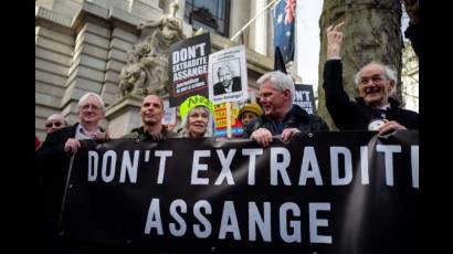 Manifestantes reclaman en Londres que no se extradite a EE. UU. al fundador de Wikileaks