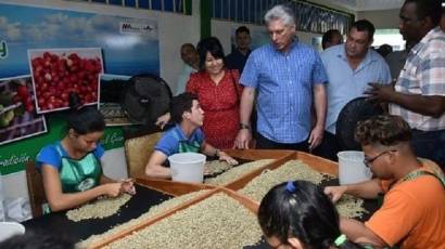 Díaz-Canel de visita por Cienfuegos (1)