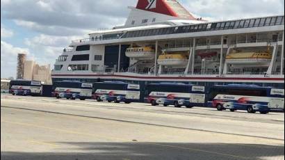 Traslado de pasajeros del crucero Braemar