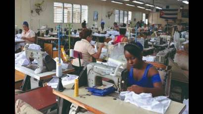 Obrero calificado en confecciones textiles